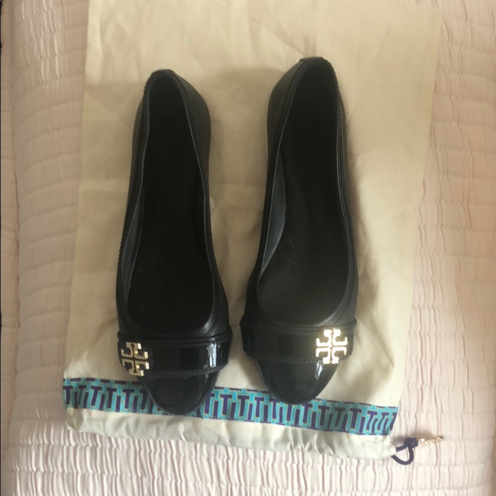 Tory Burch Black Leather Flats with Patent Toes